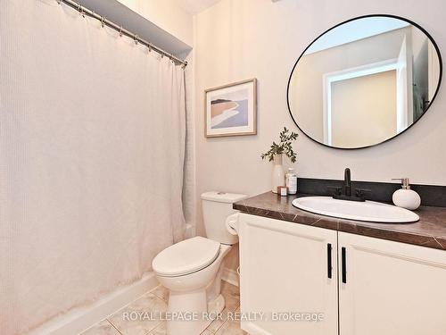 169 Denise Circ, Newmarket, ON - Indoor Photo Showing Bathroom