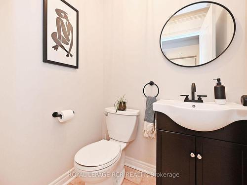 169 Denise Circ, Newmarket, ON - Indoor Photo Showing Bathroom