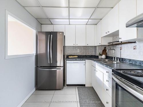 612-25 Fairview Rd W, Mississauga, ON - Indoor Photo Showing Kitchen With Double Sink