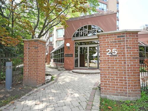 612-25 Fairview Rd W, Mississauga, ON - Outdoor