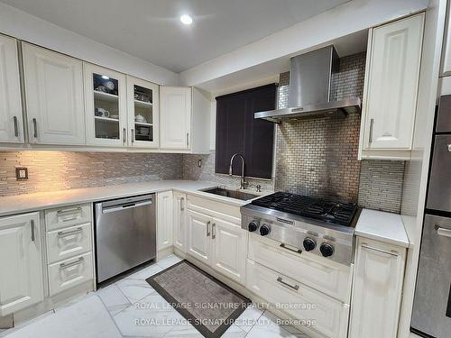 2377 Belcaro Way, Mississauga, ON - Indoor Photo Showing Kitchen With Upgraded Kitchen