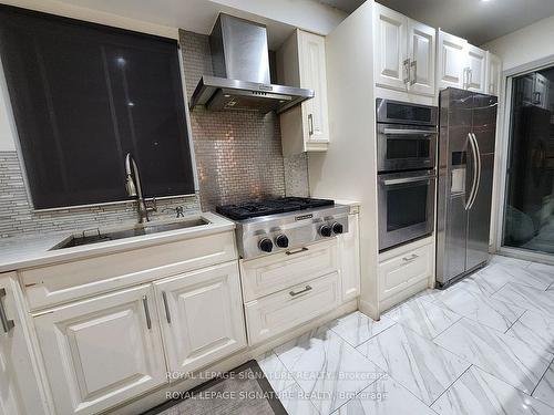 2377 Belcaro Way, Mississauga, ON - Indoor Photo Showing Kitchen