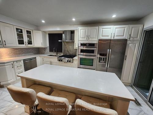 2377 Belcaro Way, Mississauga, ON - Indoor Photo Showing Kitchen