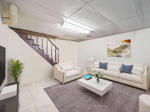 18 First St, Orangeville, ON - Indoor Photo Showing Living Room