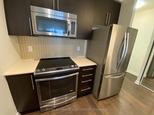 607-510 Curran Pl, Mississauga, ON - Indoor Photo Showing Kitchen