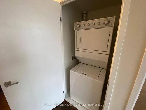 607-510 Curran Pl, Mississauga, ON - Indoor Photo Showing Laundry Room