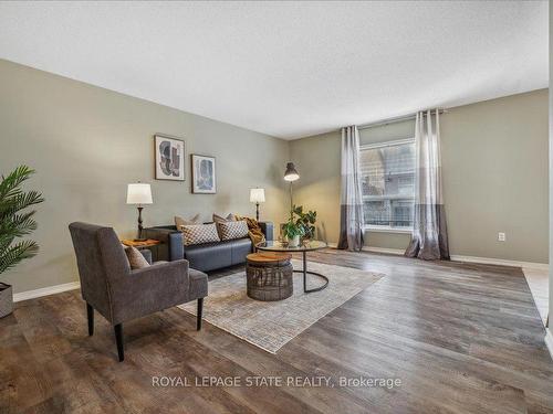 45-24 Kenyon Cres, Grimsby, ON - Indoor Photo Showing Living Room