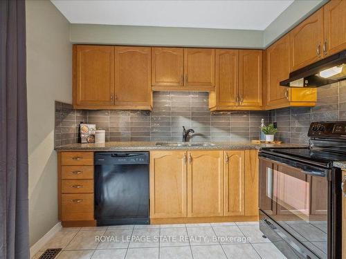 45-24 Kenyon Cres, Grimsby, ON - Indoor Photo Showing Kitchen With Double Sink