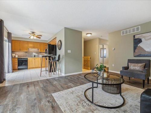 45-24 Kenyon Cres, Grimsby, ON - Indoor Photo Showing Living Room