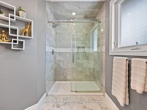 3 Borodino Crt, Hamilton, ON - Indoor Photo Showing Bathroom