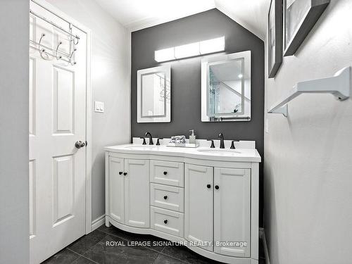 3 Borodino Crt, Hamilton, ON - Indoor Photo Showing Bathroom