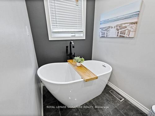 3 Borodino Crt, Hamilton, ON - Indoor Photo Showing Bathroom