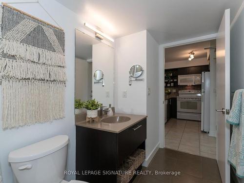 623-120 Dallimore Circ, Toronto, ON - Indoor Photo Showing Bathroom