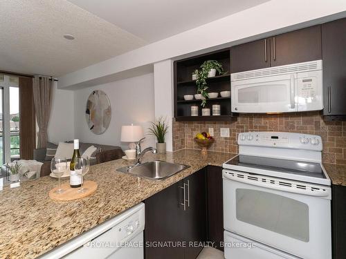 623-120 Dallimore Circ, Toronto, ON - Indoor Photo Showing Kitchen