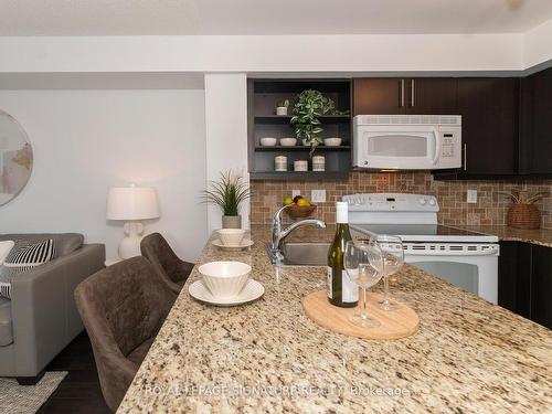 623-120 Dallimore Circ, Toronto, ON - Indoor Photo Showing Kitchen