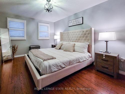 51 Branthaven Dr, Hamilton, ON - Indoor Photo Showing Bedroom