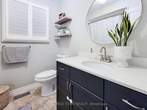 51 Branthaven Dr, Hamilton, ON - Indoor Photo Showing Bathroom