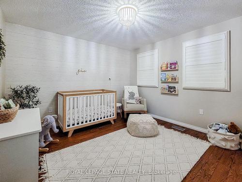 51 Branthaven Dr, Hamilton, ON - Indoor Photo Showing Bedroom