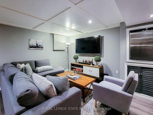 51 Branthaven Dr, Hamilton, ON - Indoor Photo Showing Living Room