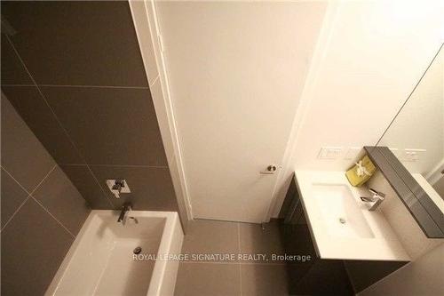 611-20 Gladstone Ave, Toronto, ON - Indoor Photo Showing Bathroom