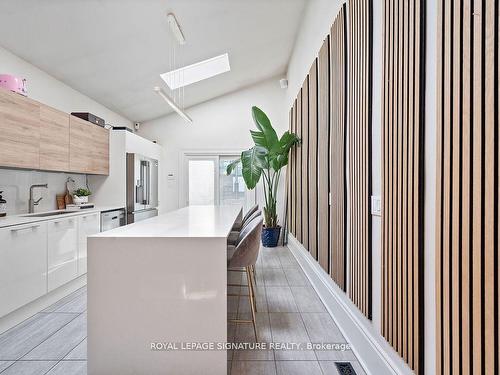 102 Seaton St, Toronto, ON - Indoor Photo Showing Kitchen