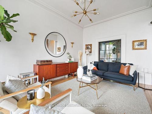 102 Seaton St, Toronto, ON - Indoor Photo Showing Living Room