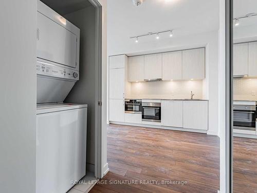 522-158 Front St E, Toronto, ON - Indoor Photo Showing Laundry Room