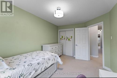 7 Royal Manor Crescent, Richmond Hill, ON - Indoor Photo Showing Bedroom