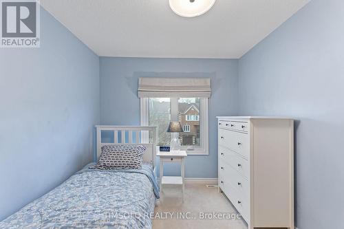 7 Royal Manor Crescent, Richmond Hill, ON - Indoor Photo Showing Bedroom