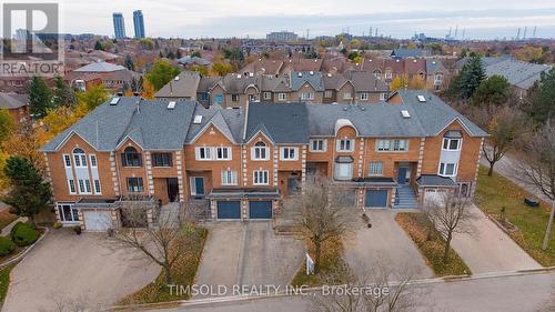 7 Royal Manor Crescent, Richmond Hill, ON - Outdoor With Facade