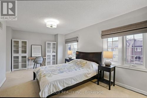 7 Royal Manor Crescent, Richmond Hill, ON - Indoor Photo Showing Bedroom