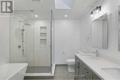 7 Royal Manor Crescent, Richmond Hill, ON - Indoor Photo Showing Bathroom