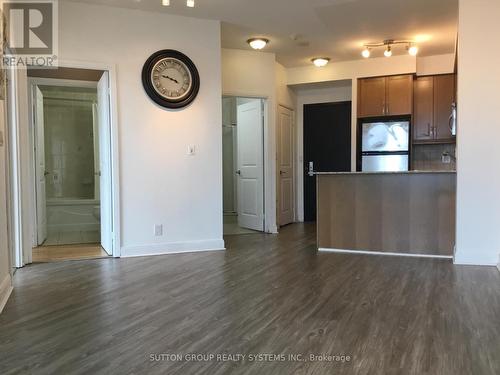 2202 - 80 Absolute Avenue, Mississauga, ON - Indoor Photo Showing Kitchen