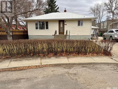 28 Mowat Place, Regina, SK - Outdoor