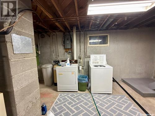 28 Mowat Place, Regina, SK - Indoor Photo Showing Laundry Room