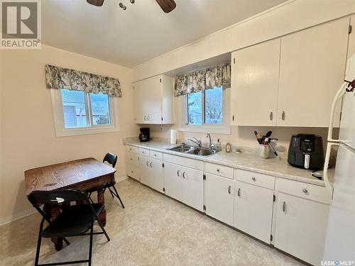 28 Mowat Place, Regina, SK - Indoor Photo Showing Kitchen With Double Sink