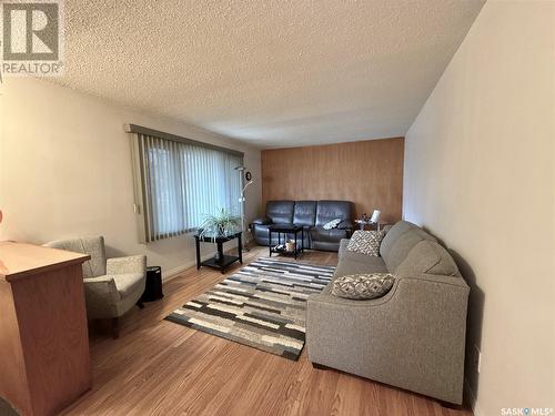 28 Mowat Place, Regina, SK - Indoor Photo Showing Living Room