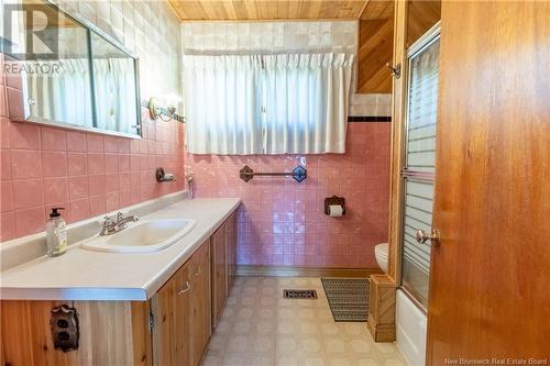 205 Main Street, Sackville, NB - Indoor Photo Showing Bathroom