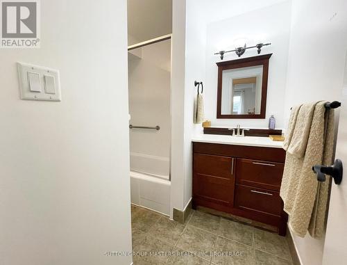 110 - 573 Armstrong Road, Kingston (East Gardiners Rd), ON - Indoor Photo Showing Bathroom