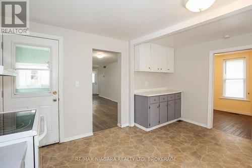 4125 May Avenue, Niagara Falls (210 - Downtown), ON - Indoor Photo Showing Kitchen