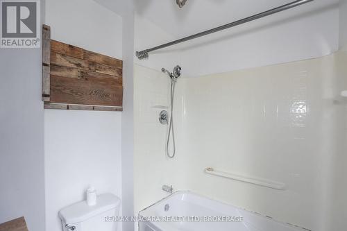 4125 May Avenue, Niagara Falls (210 - Downtown), ON - Indoor Photo Showing Bathroom