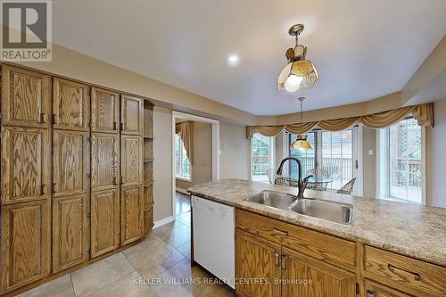 31 Royal Court, Bradford West Gwillimbury, ON - Indoor Photo Showing Kitchen With Double Sink