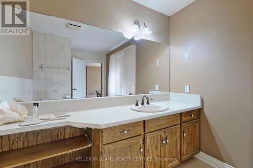 31 Royal Court, Bradford West Gwillimbury, ON - Indoor Photo Showing Bathroom