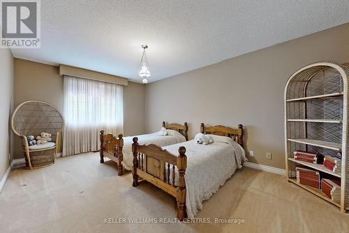 31 Royal Court, Bradford West Gwillimbury, ON - Indoor Photo Showing Bedroom