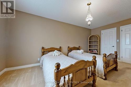 31 Royal Court, Bradford West Gwillimbury, ON - Indoor Photo Showing Bedroom