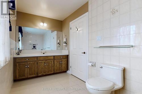 31 Royal Court, Bradford West Gwillimbury, ON - Indoor Photo Showing Bathroom