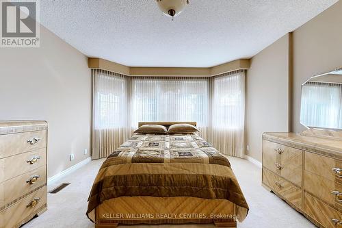 31 Royal Court, Bradford West Gwillimbury, ON - Indoor Photo Showing Bedroom