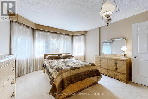 31 Royal Court, Bradford West Gwillimbury, ON - Indoor Photo Showing Bedroom