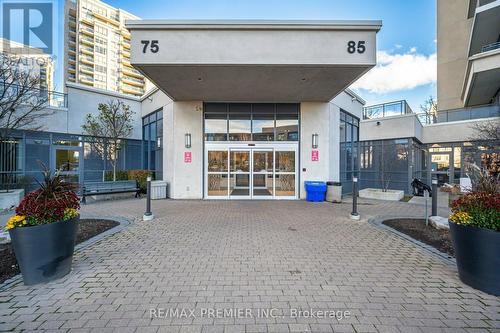 108 - 85 North Park Road, Vaughan, ON - Outdoor