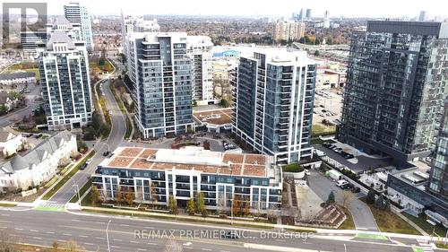 108 - 85 North Park Road, Vaughan, ON - Outdoor